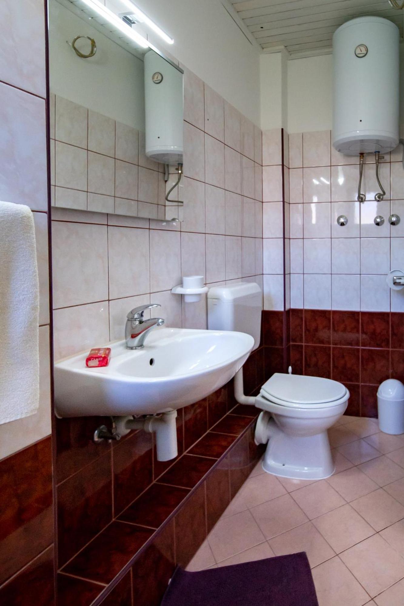 Apartments & Rooms Fam Ribaric Banjol Luaran gambar