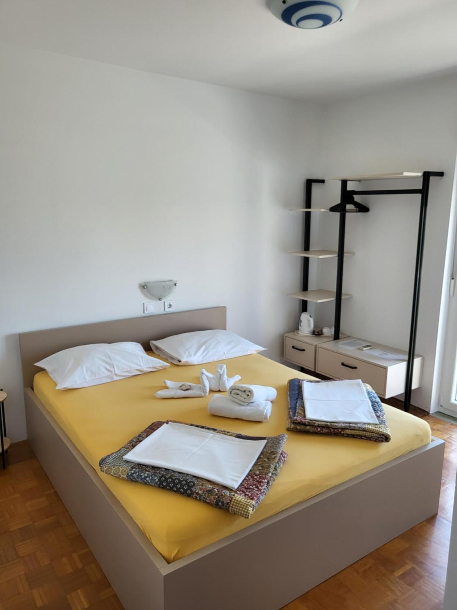 Apartments & Rooms Fam Ribaric Banjol Luaran gambar