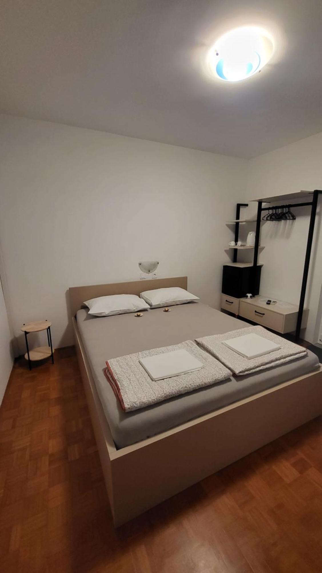 Apartments & Rooms Fam Ribaric Banjol Bilik gambar