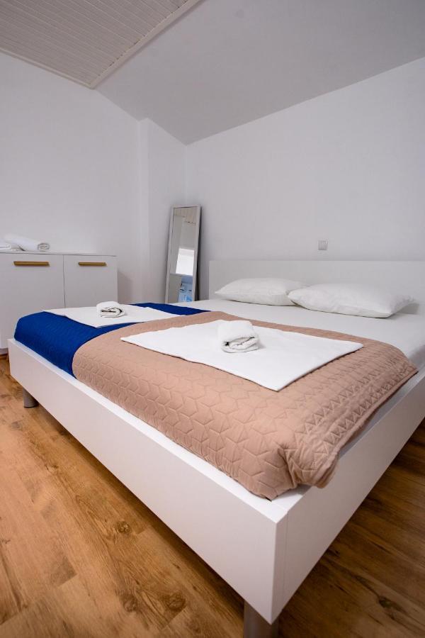Apartments & Rooms Fam Ribaric Banjol Luaran gambar